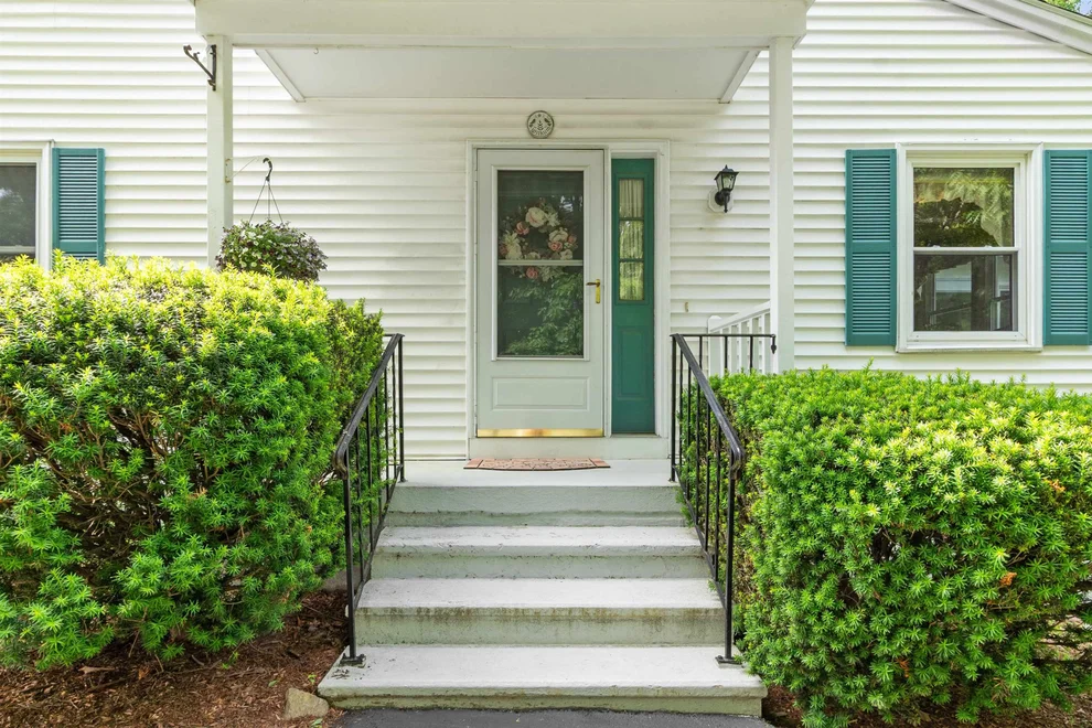 Unit for sale at 9 Crane Crossing, Plaistow, NH 03865