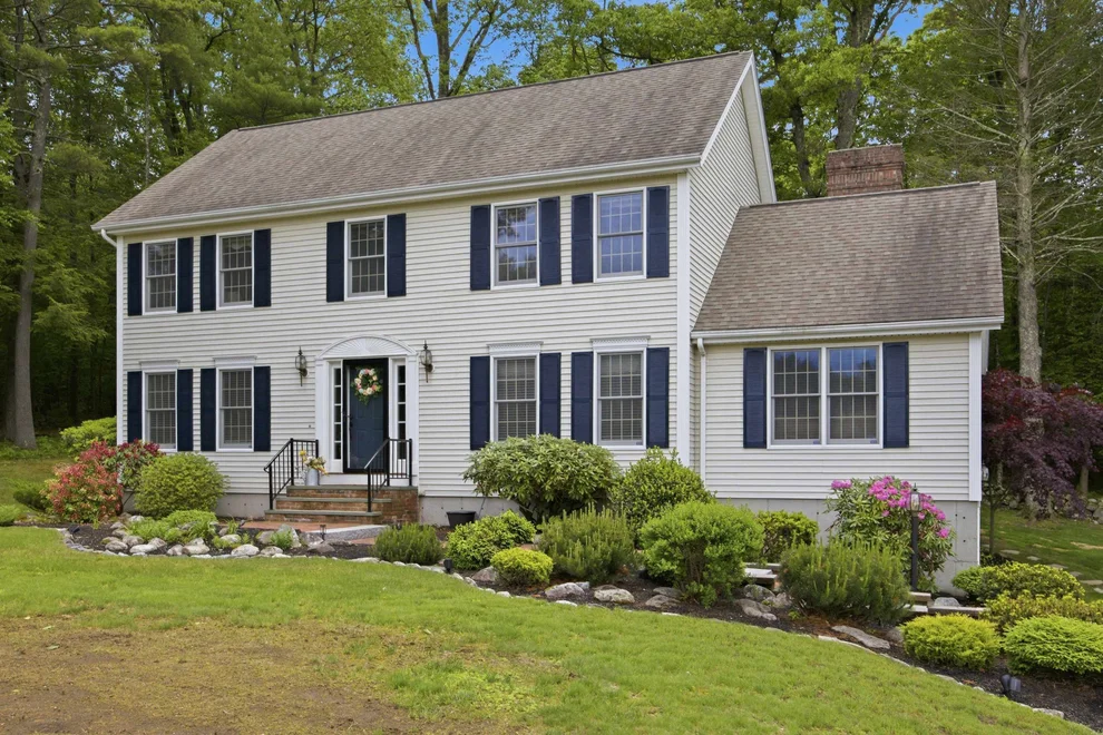 Unit for sale at 3 Faye, Londonderry, NH 03053