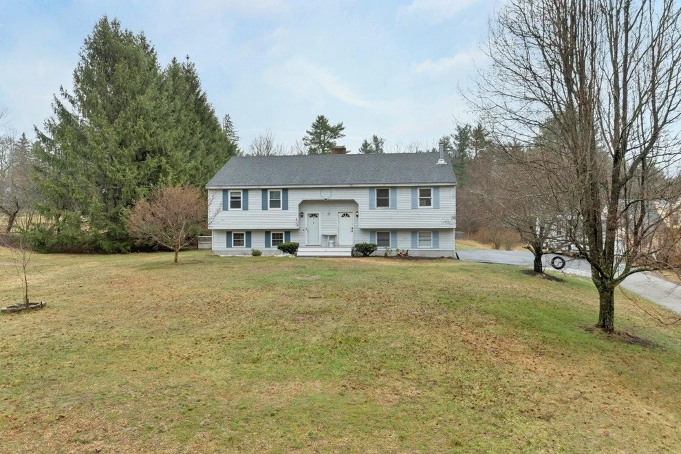 Unit for sale at 14 N Salem, Hampstead, NH 03841