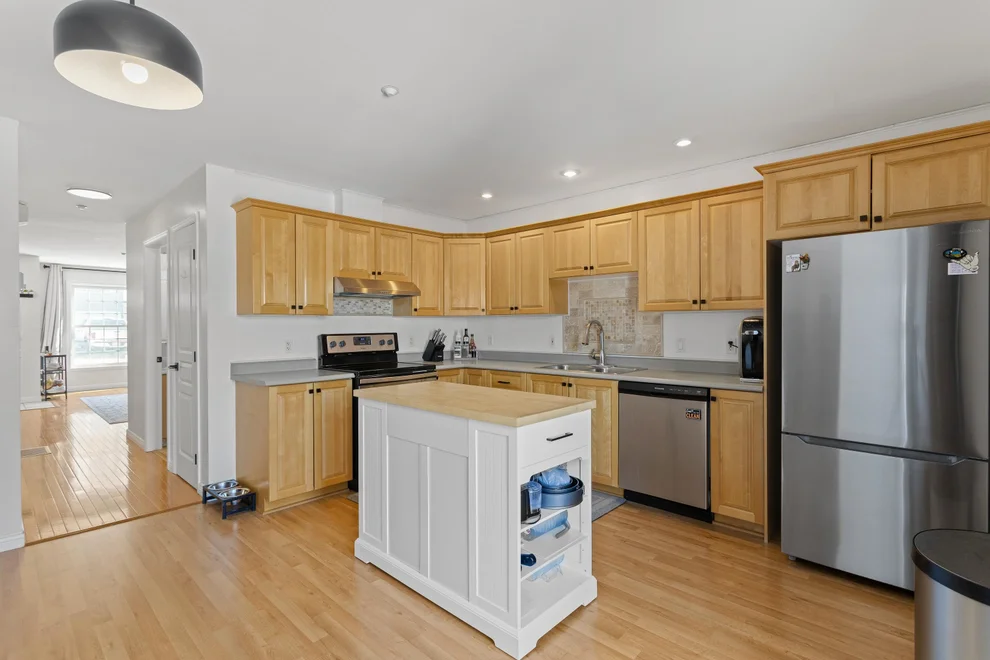 Unit for sale at 6 Tammy, Hudson, NH 03051
