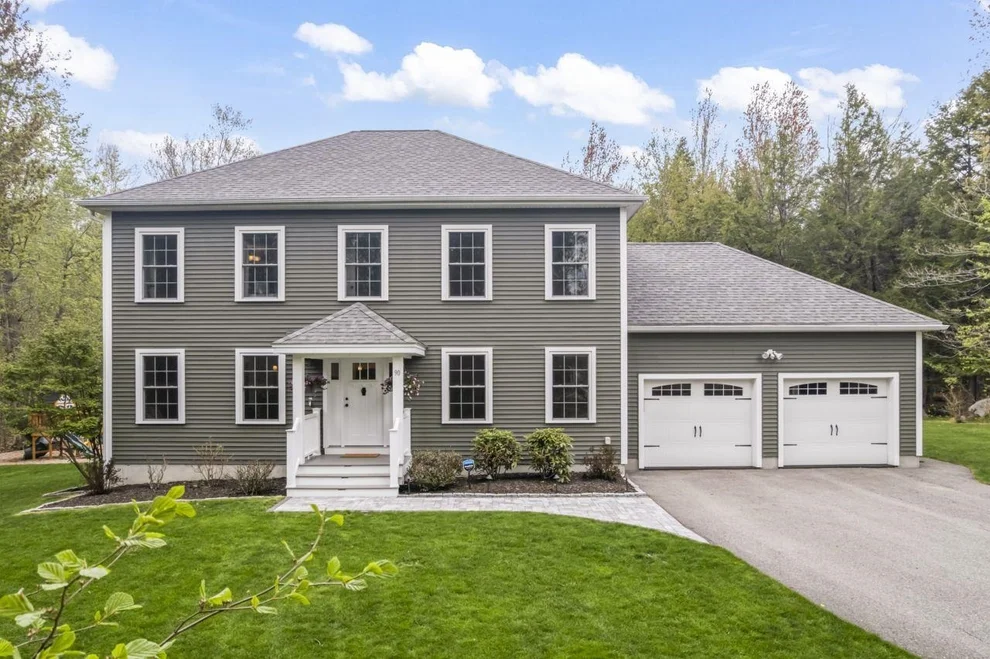 Unit for sale at 90 Village Place, Barrington, NH 03825