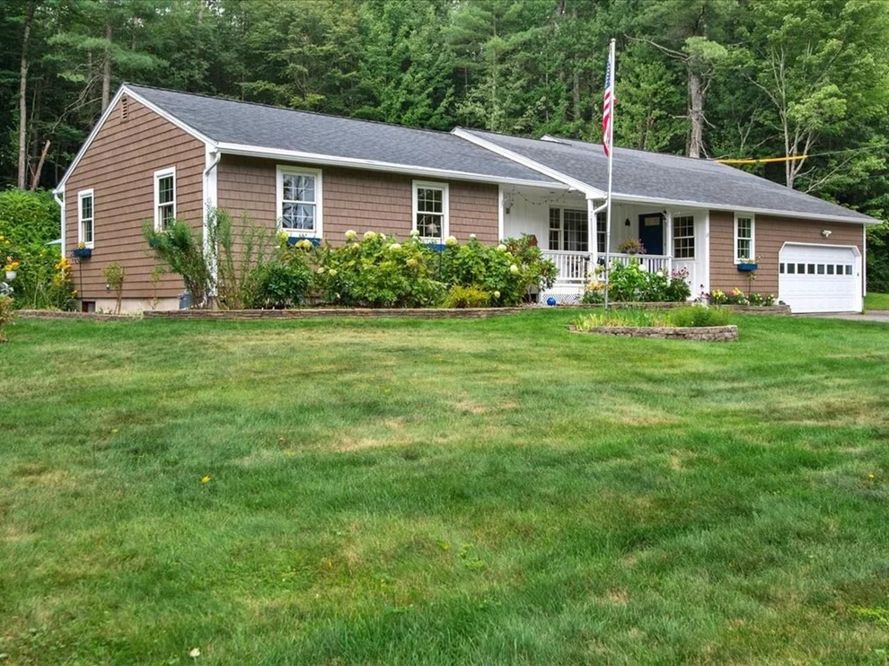 Unit for sale at 13 Pinehurst, Jericho, VT 05465