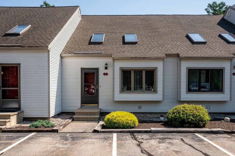 Unit for sale at 202 Route 27, Raymond, NH 03077