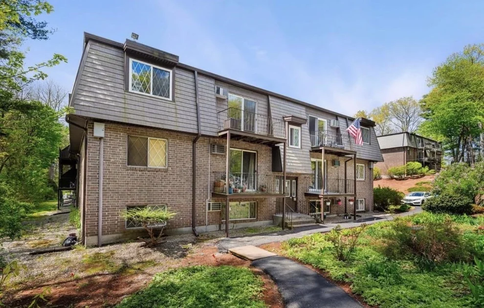 Unit for sale at 3 Pembroke, Derry, NH 03038