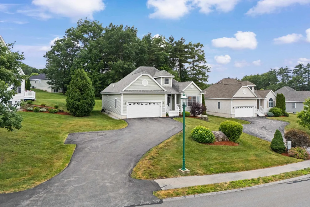 Unit for sale at 28 Saint Andrews, Londonderry, NH 03053