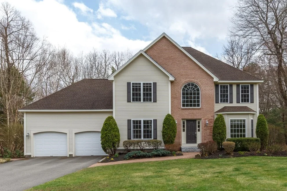 Unit for sale at 17 Nottingham, Windham, NH 03087