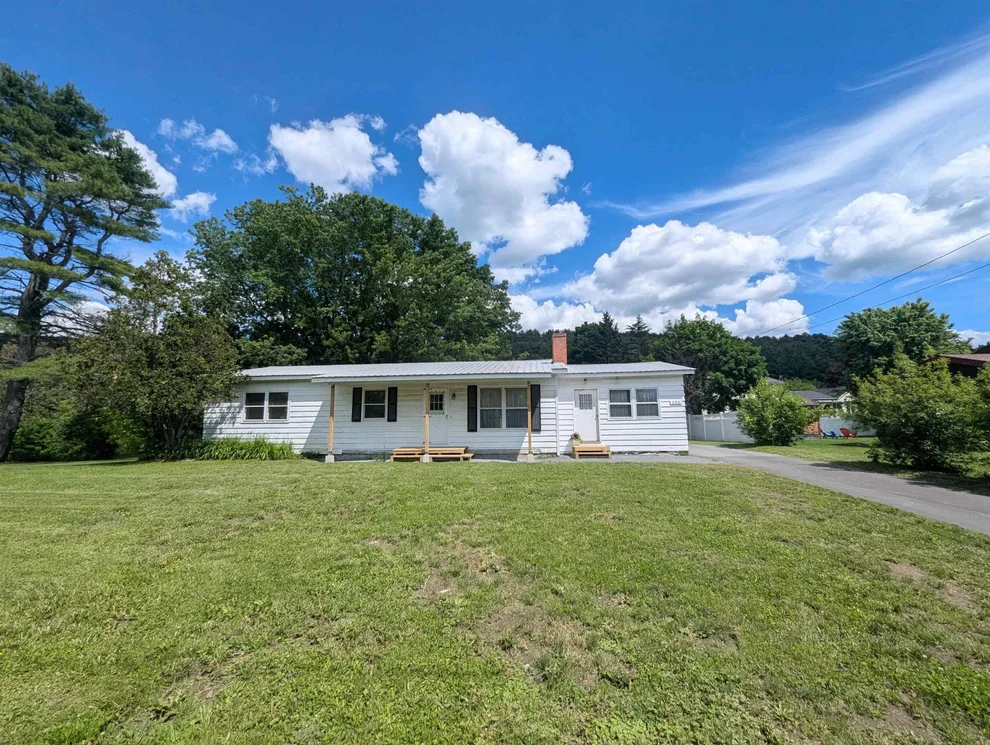 Unit for sale at 264 Breezy Hill, St. Johnsbury, VT 05819