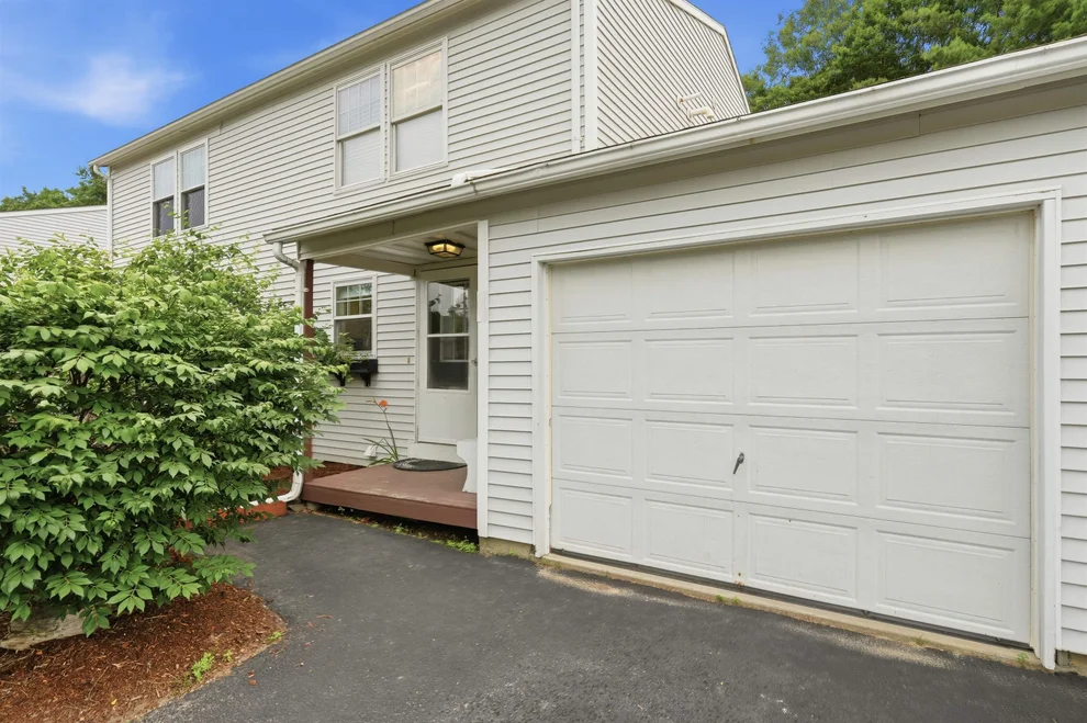 Unit for sale at 93 Hollow Creek, Colchester, VT 05446