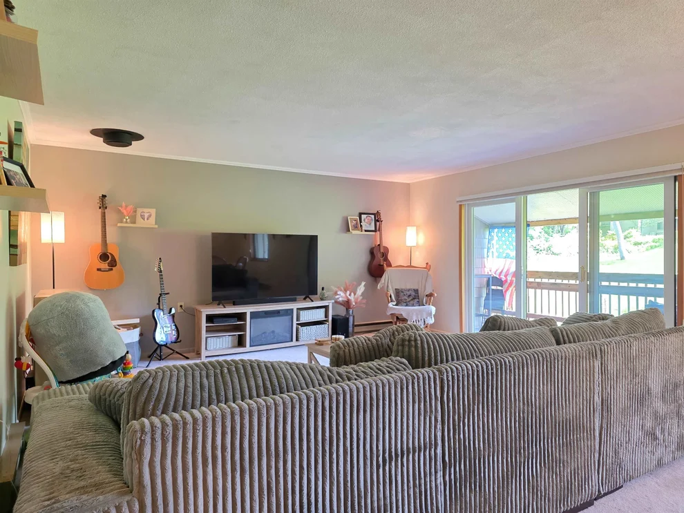 Unit for sale at 8 Hawthorne, South Burlington, VT 05403