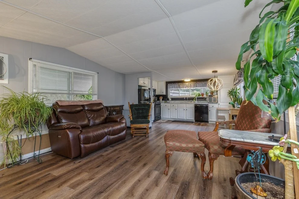 Unit for sale at 4 Clovercrest, Nashua, NH 03062