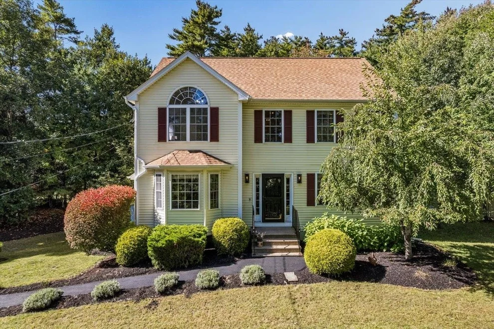 Unit for sale at 33 Auburn, Londonderry, NH 03053