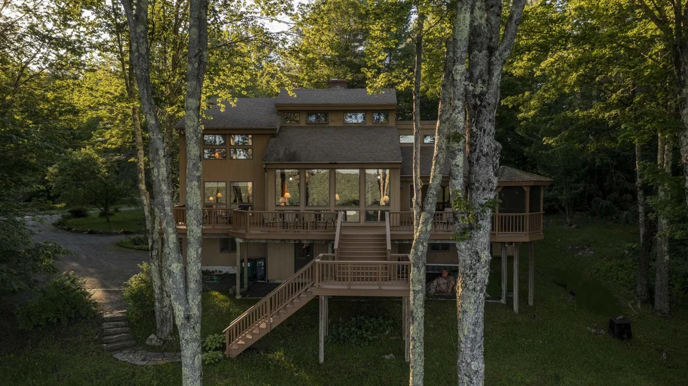 Unit for sale at 589 Fairbanks Turn, Hartford, VT 05059