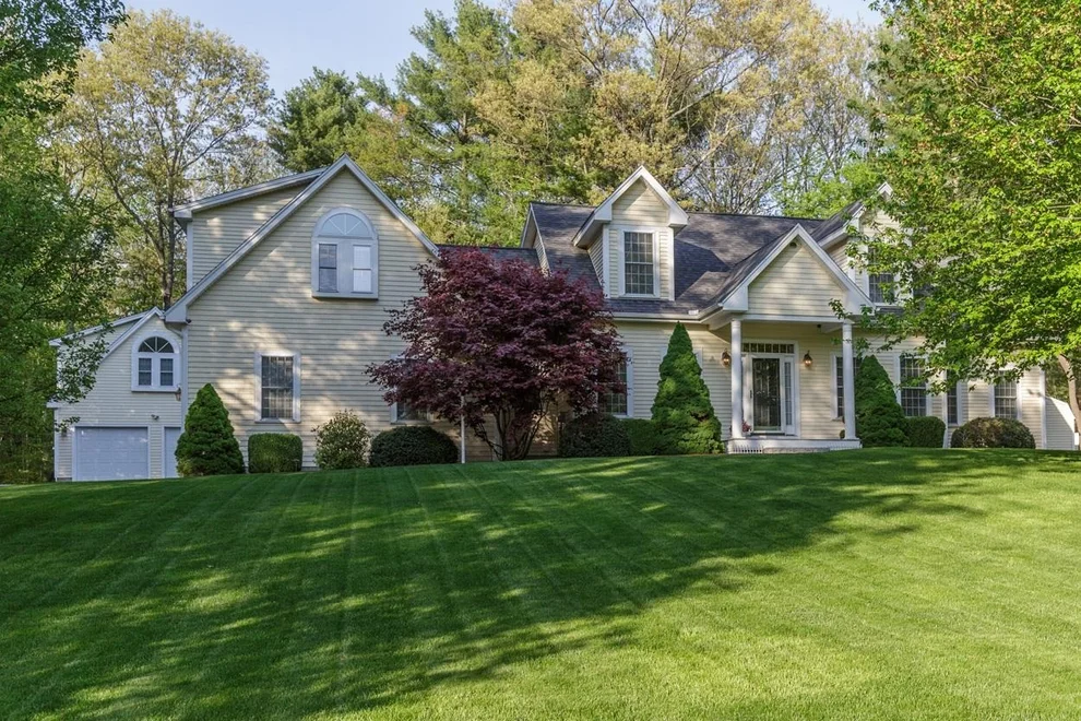 Unit for sale at 5 Glastombury, Sandown, NH 03873