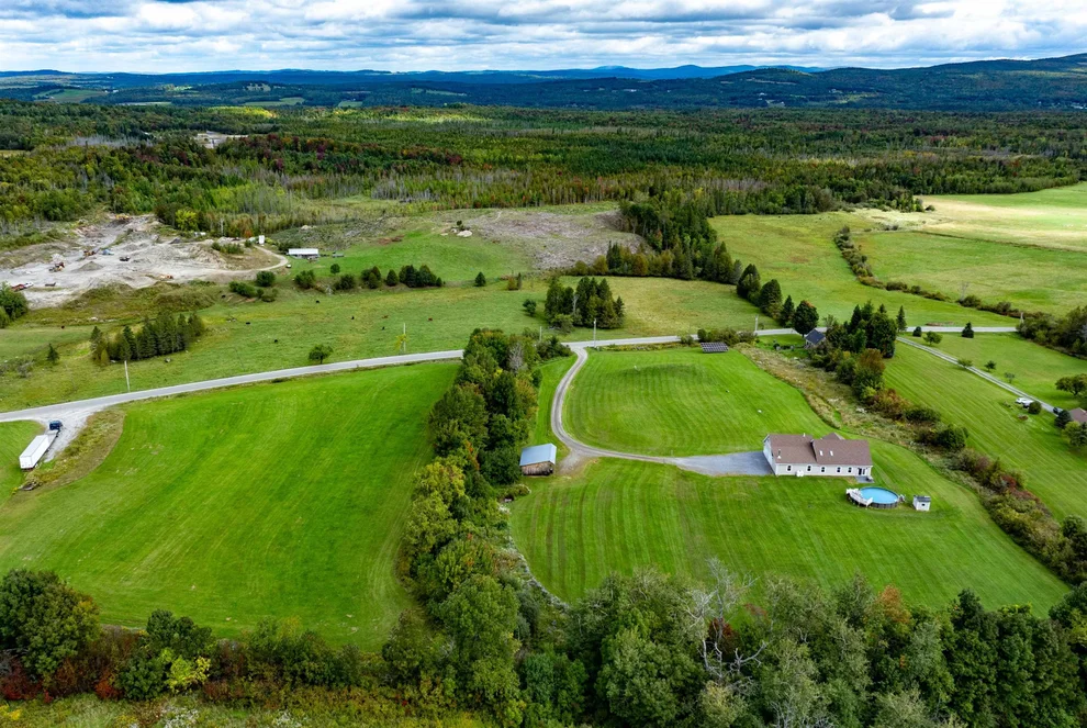 Unit for sale at 370 Cook, Barton, VT 05822