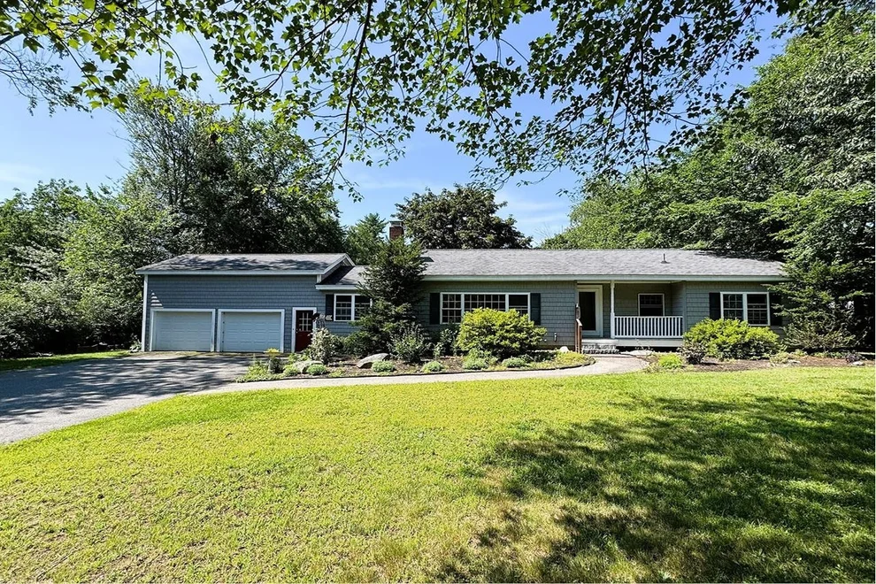 Unit for sale at 224 Haverhill, Chester, NH 03036
