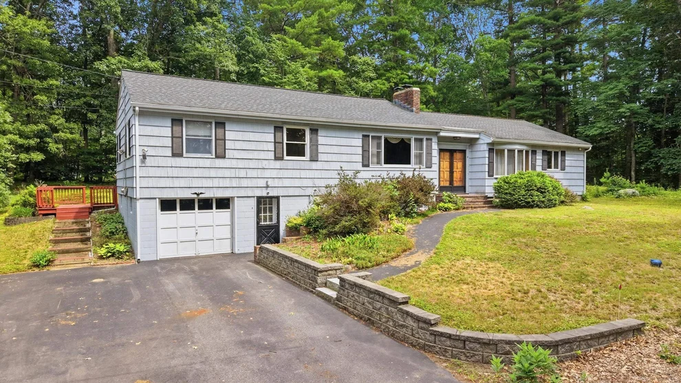 Unit for sale at 8 Escumbuit, Derry, NH 03038