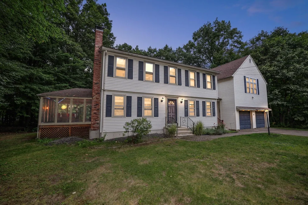 Unit for sale at 8 Raelynn, Derry, NH 03038