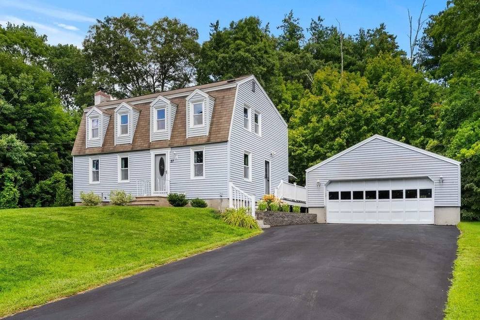 Unit for sale at 27 Boyd, Londonderry, NH 03053