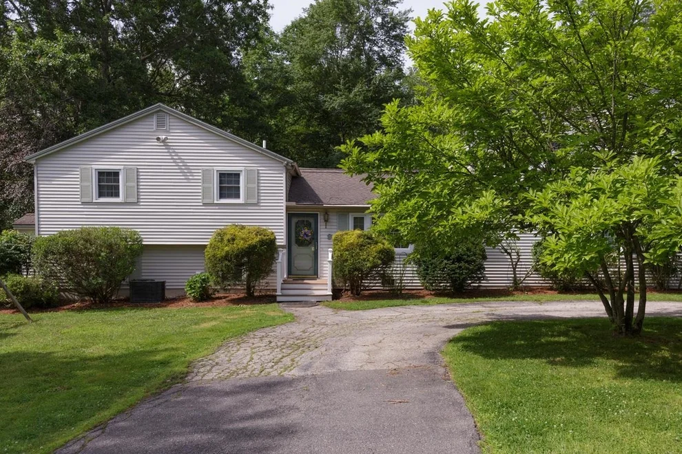 Unit for sale at 9 Severance, Londonderry, NH 03053