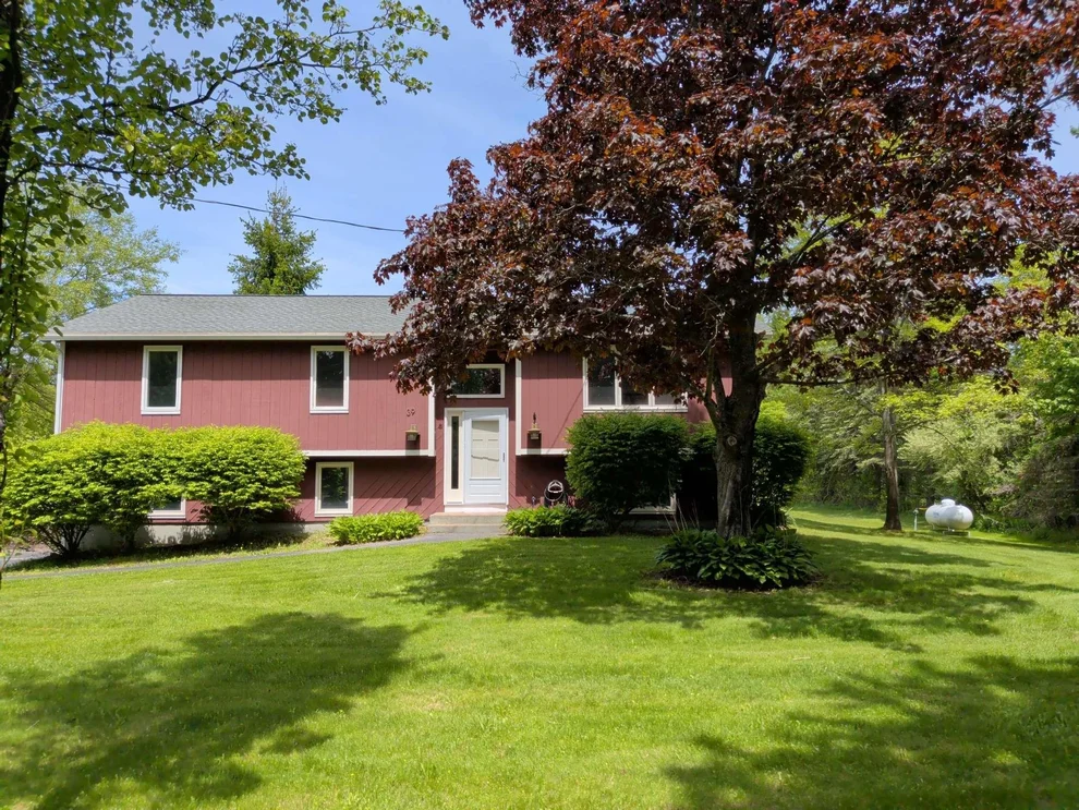 Unit for sale at 39 Old Auburn, Derry, NH 03038
