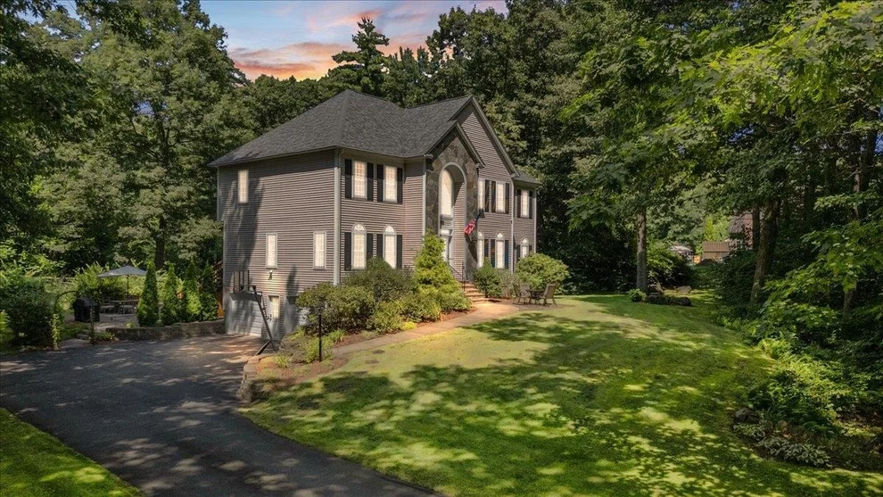 Unit for sale at 12 Glenwood, Windham, NH 03087