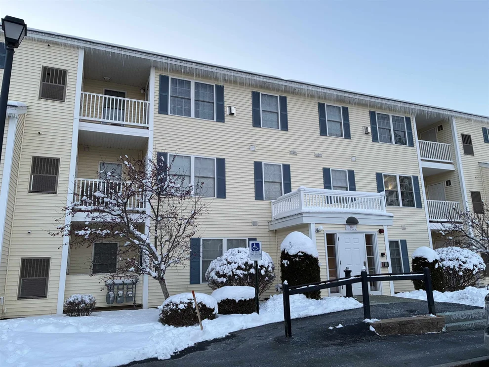 Unit for sale at 14 Crestview, Londonderry, NH 03053