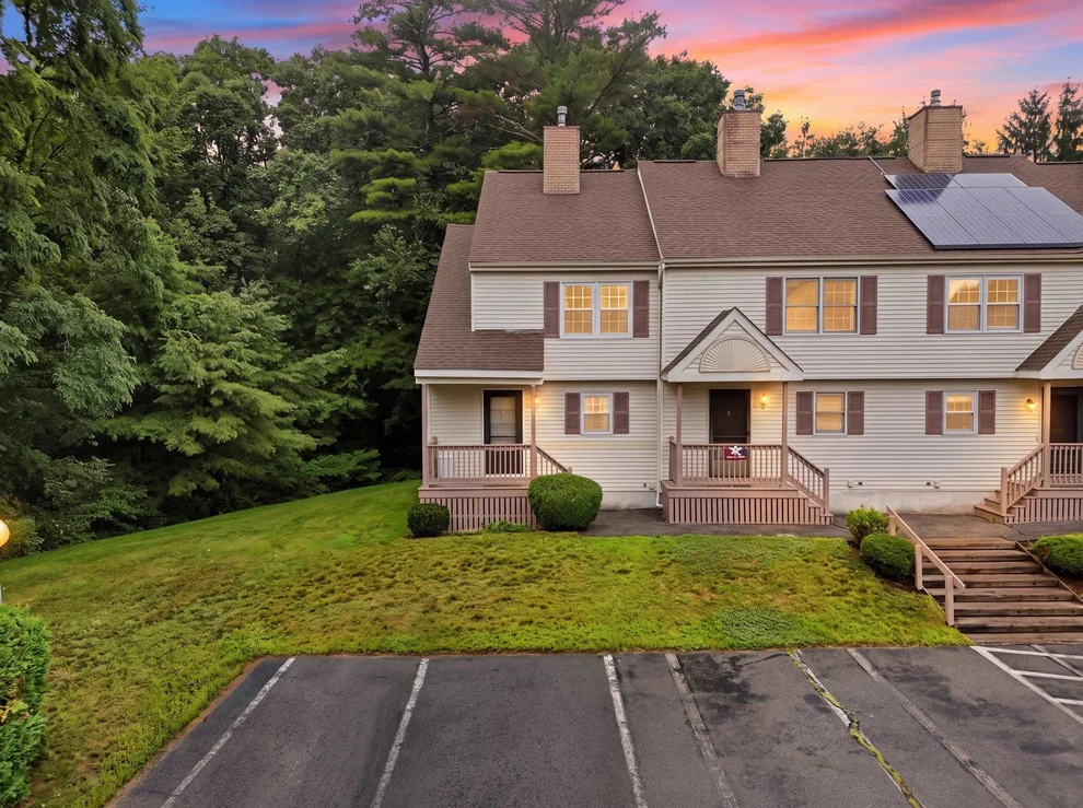 Unit for sale at 138 Newton, Plaistow, NH 03865