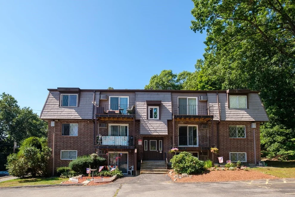 Unit for sale at 2 Pembroke, Derry, NH 03038
