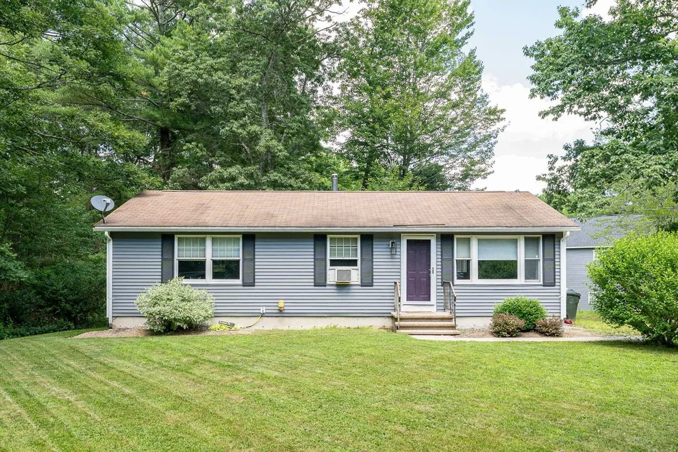 Unit for sale at 7 Woods, Londonderry, NH 03053