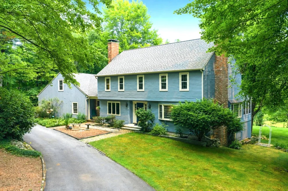 Unit for sale at 10 Candlewood, Amherst, NH 03031