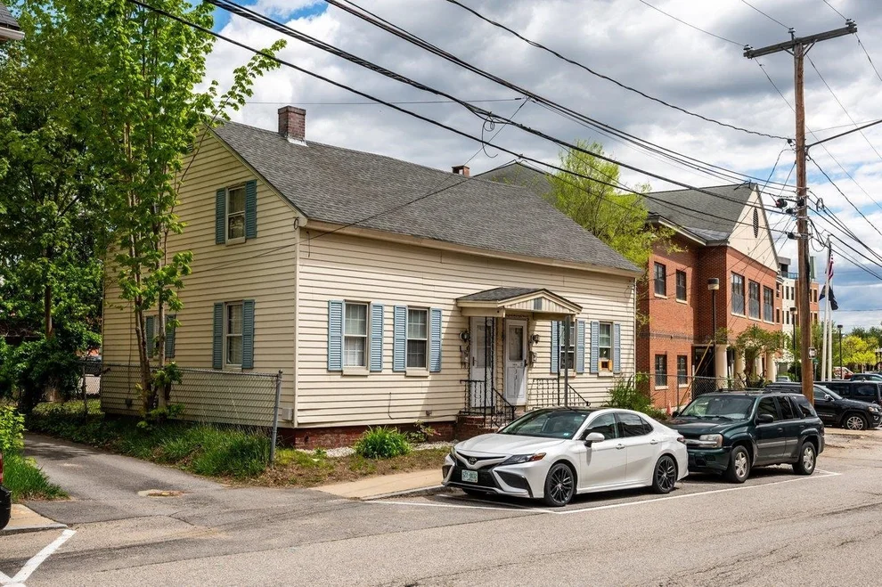 Unit for sale at 33-35 St Thomas, Dover, NH 03820