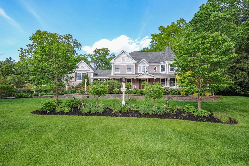 Unit for sale at 9 Olde Village, Salem, MA 03073