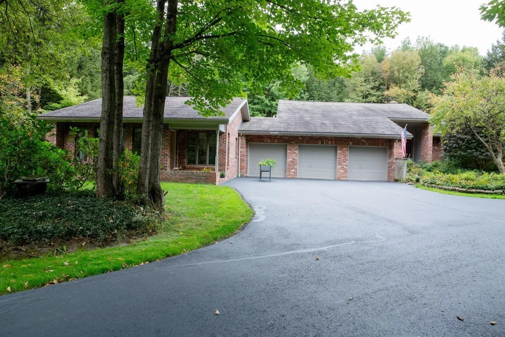 Unit for sale at 284 Chimney Hill, Colchester, VT 05446