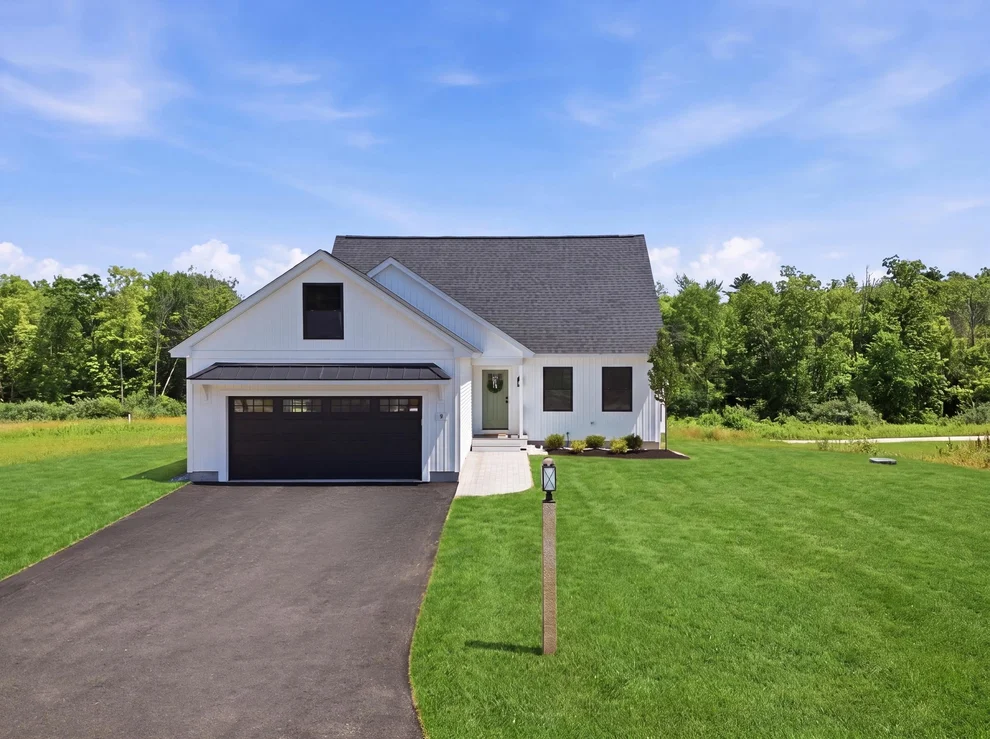 Unit for sale at 8 Robin, Chester, NH 03036