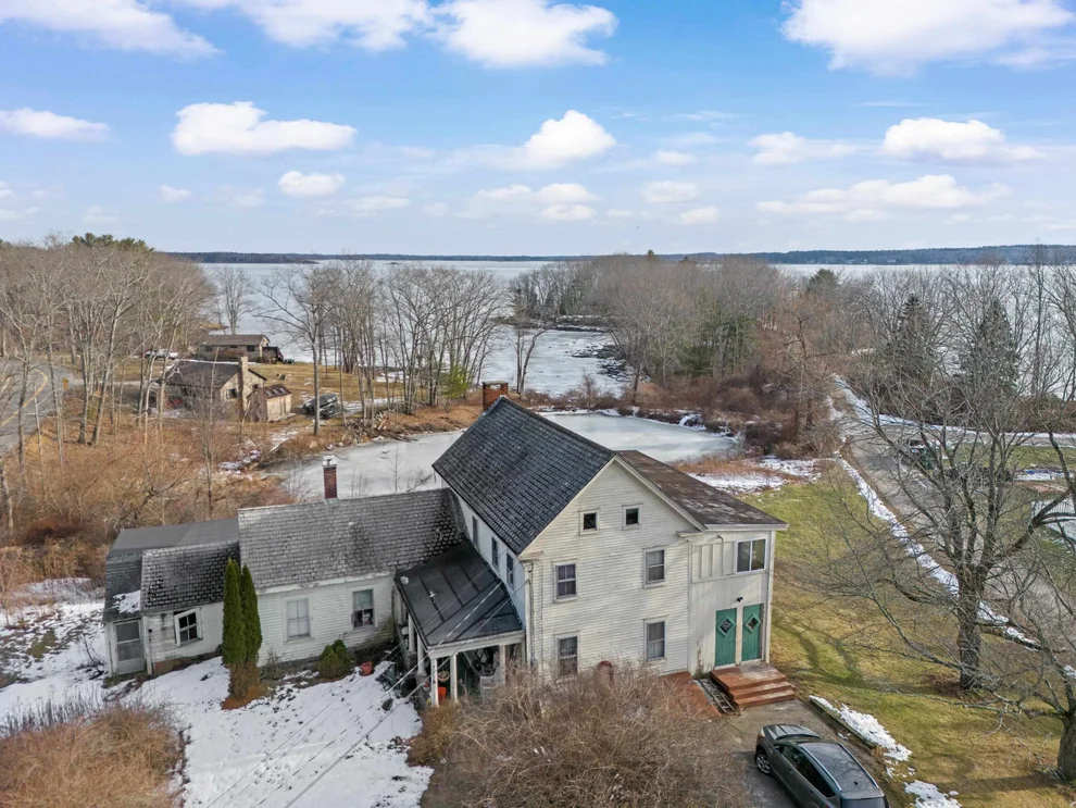 Unit for sale at 274 Bay, Newmarket, NH 03857