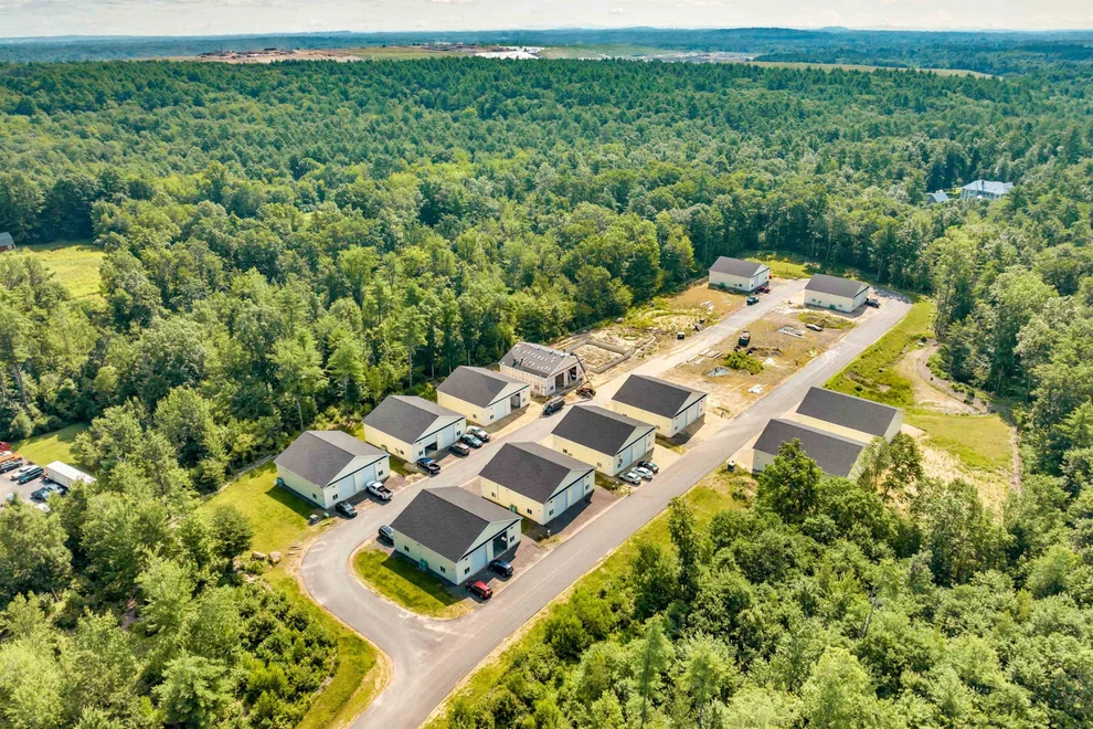 Unit for sale at 127 Isinglass, Barrington, NH 03825