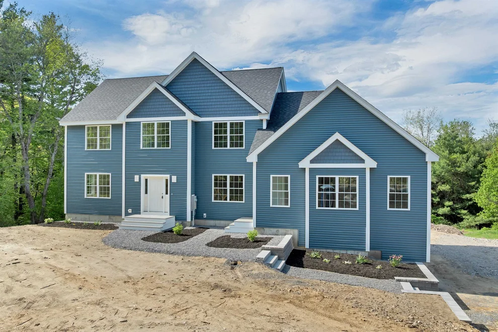 Unit for sale at 8 Wiley Hill, Londonderry, NH 03053