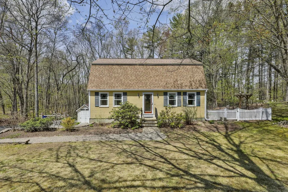 Unit for sale at 9 Lund, Hudson, NH 03051