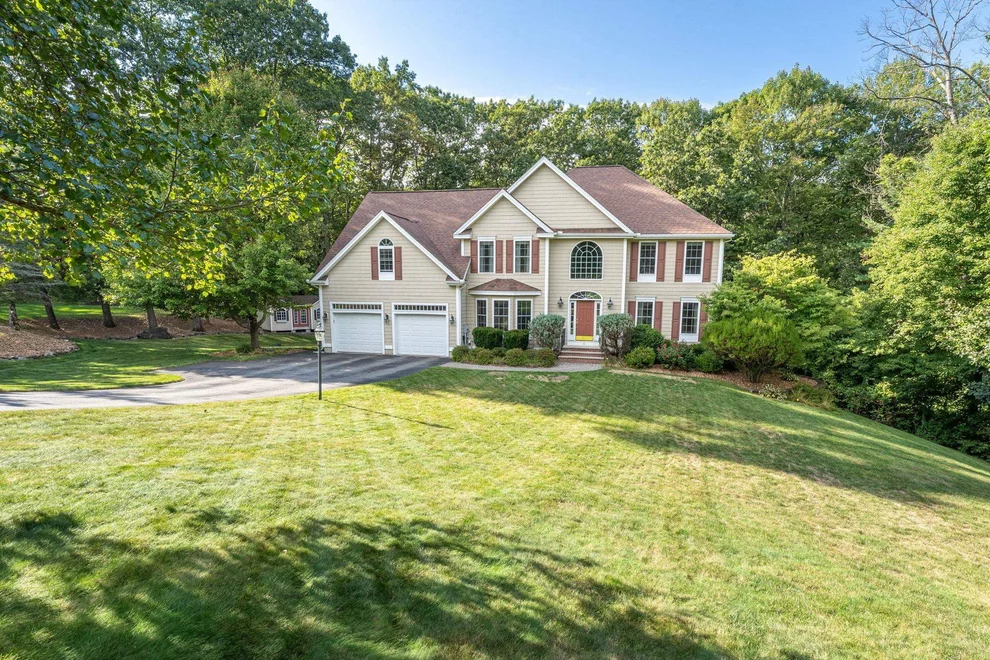 Unit for sale at 10 Poplar, Windham, NH 03087