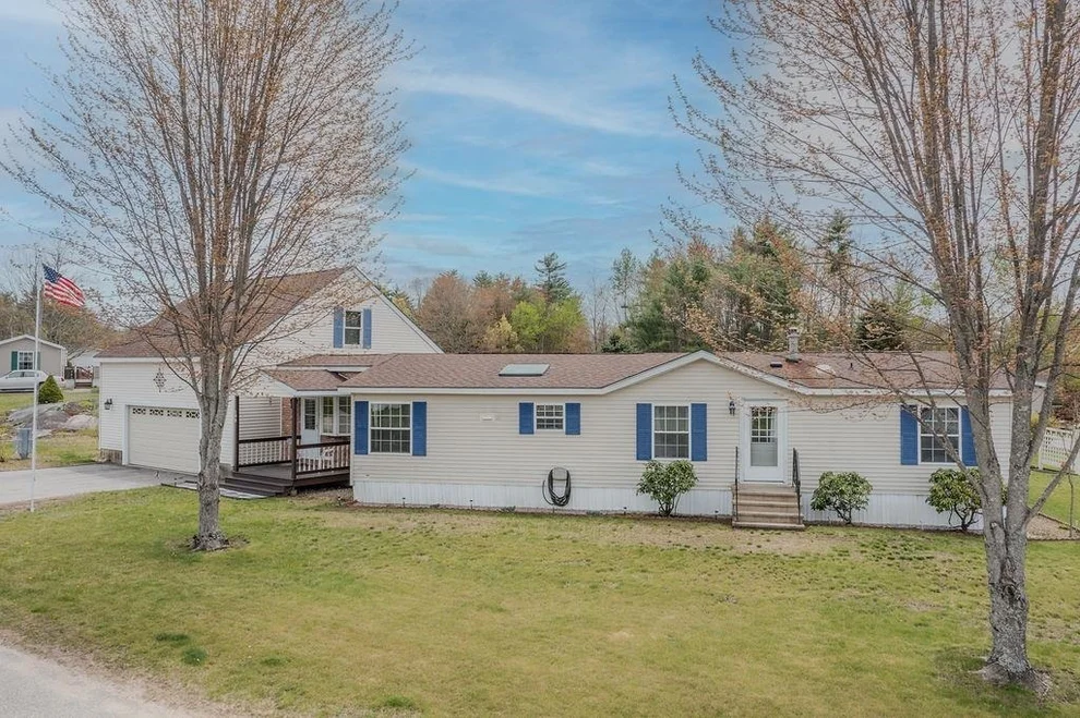 Unit for sale at 198 Spruce, Farmington, NH 03835