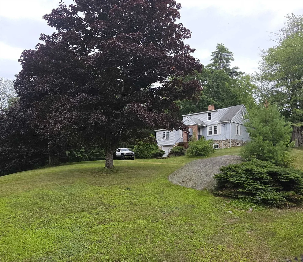 Unit for sale at 115 Hovey, Londonderry, NH 03053