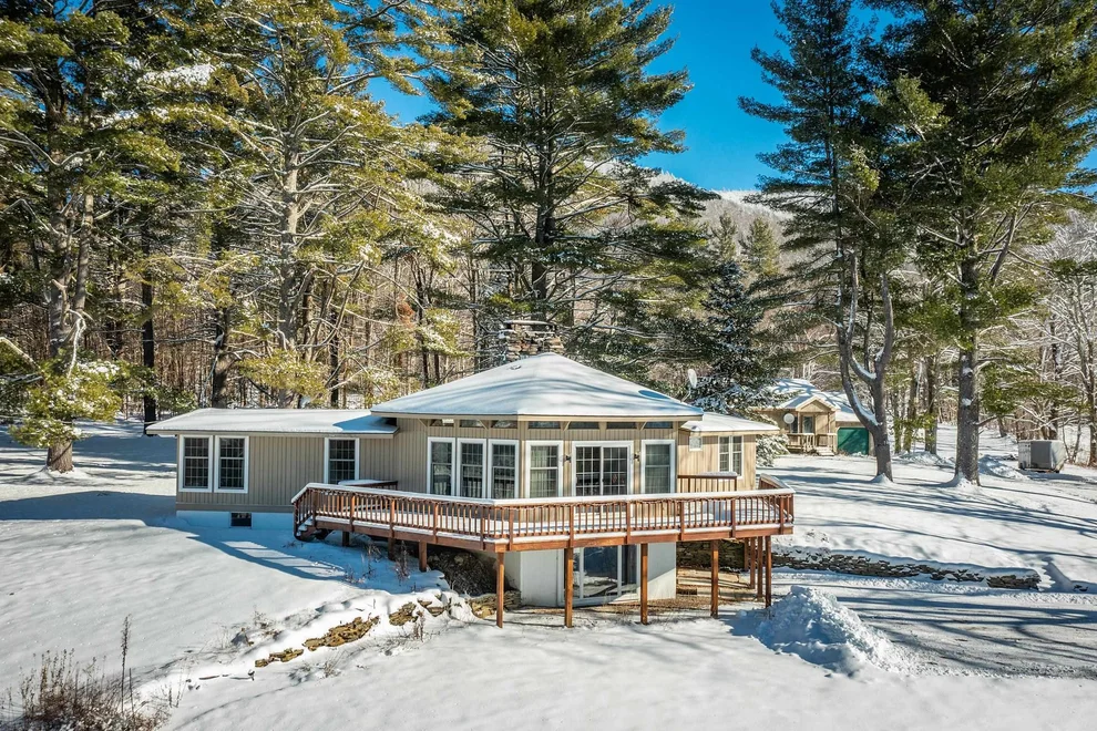 Unit for sale at 1375 Under the Mountain, Londonderry, VT 05155