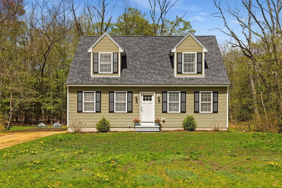 Unit for sale at 109 Langford, Raymond, NH 03077