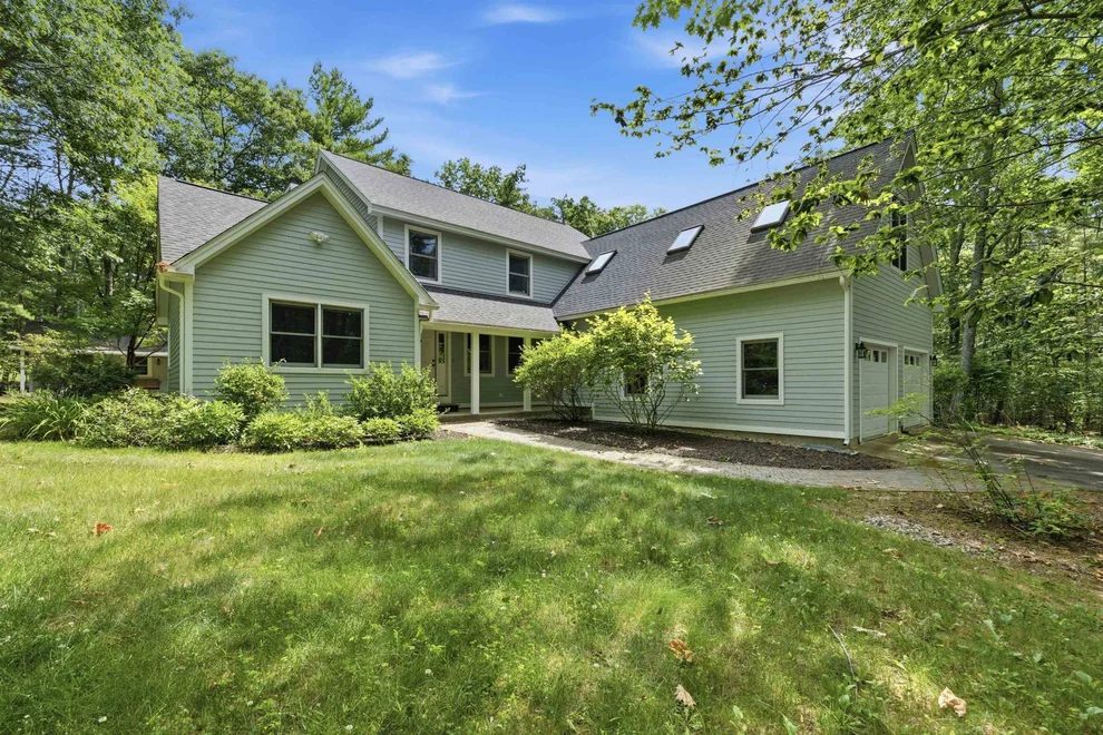 Unit for sale at 8 Freshet, Madbury, NH 03823