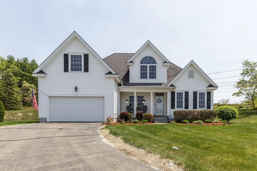 Unit for sale at 3 South Parrish, Londonderry, NH 03053