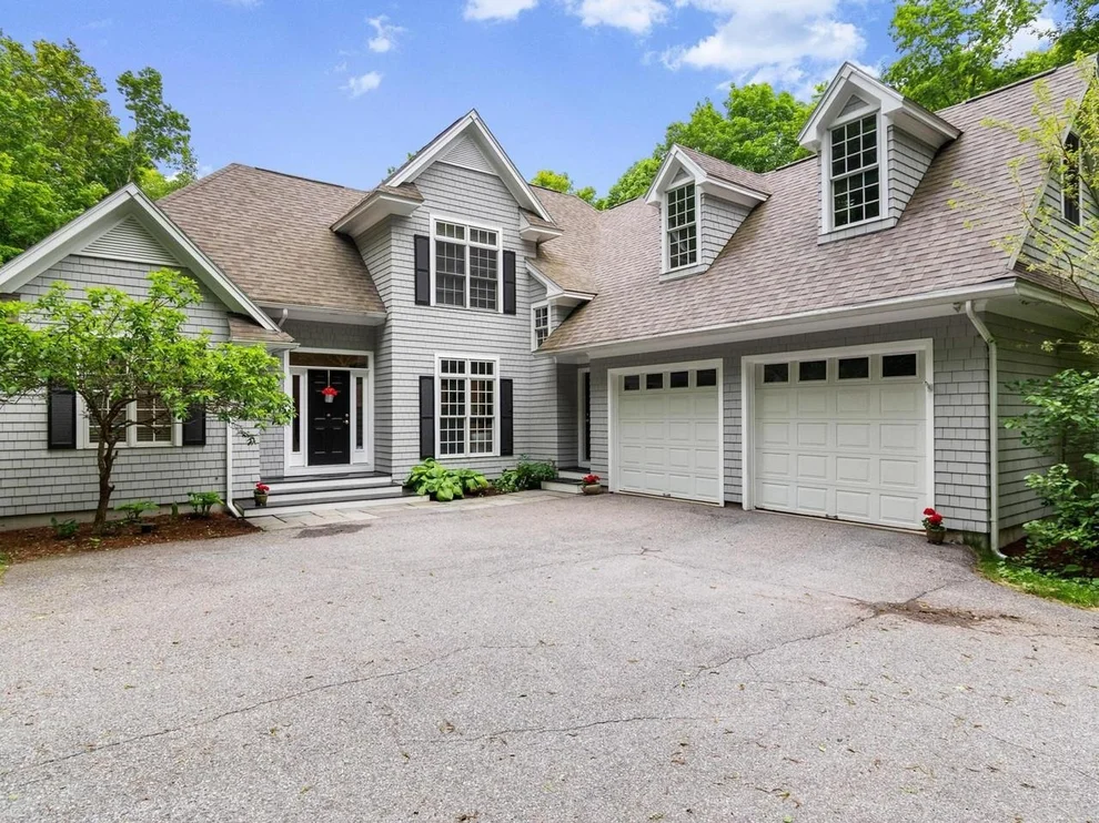 Unit for sale at 86 Wildwood, Shelburne, VT 05482
