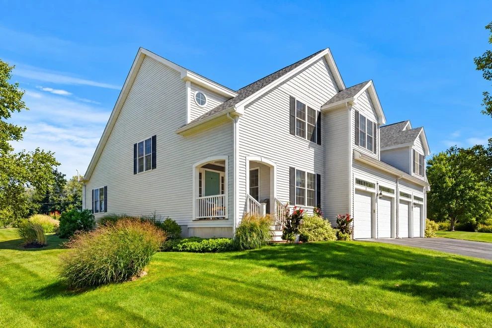 Unit for sale at 5 Blossom, Stratham, NH 03885
