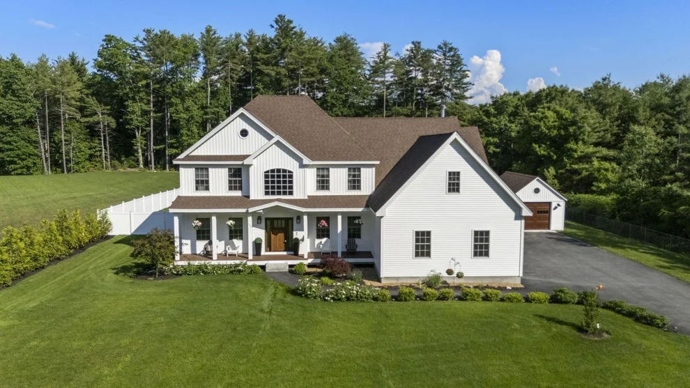 Unit for sale at 152 South, Londonderry, NH 03053