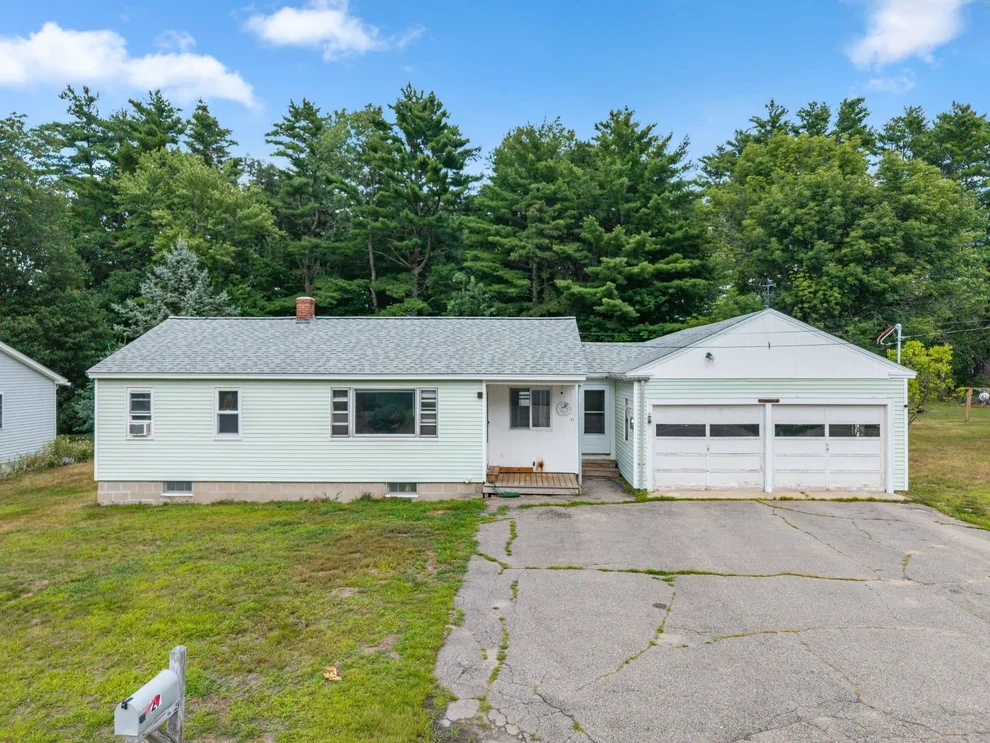 Unit for sale at 27 Cross, Rochester, NH 03868