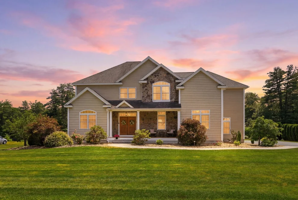 Unit for sale at 28 Lamplighter, Salem, NH 03079